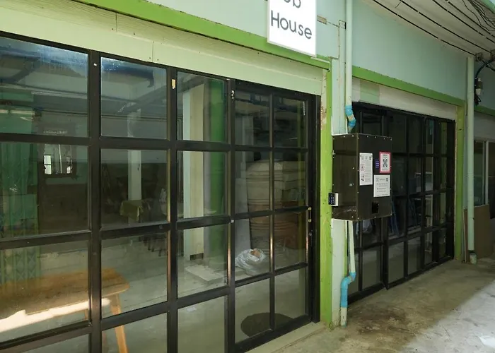 Bob House Khaosan - บ็อคเฮ้าท์ ข้าวสาร